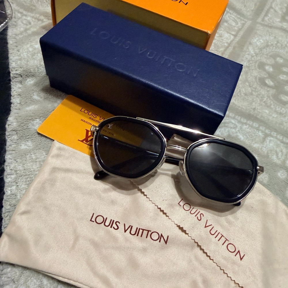 Louis Vuitton Black and Silver Round Metal Sunglasses